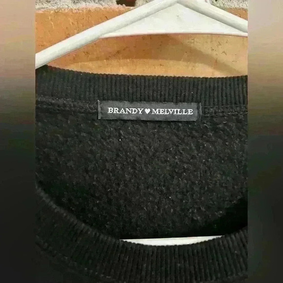 Brandy Melville Cropped Los Angeles Black Crewneck Pullover - Picture 4 of 5